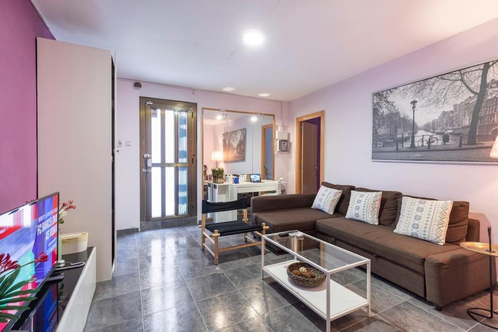 Subway Station Apartment Near Camp Nou L'Hospitalet de Llobregat Eksteriør bilde